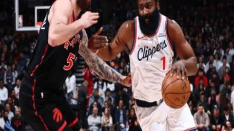 拜仁球员十字韧带重伤赛季终结，加拿大借此战胜美国